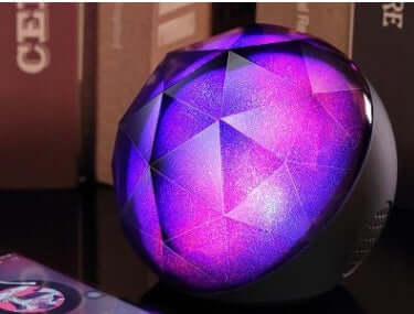 CUTTING-EDGE TECHNOLOGY seven-color LED Bluetooth magic ball speaker