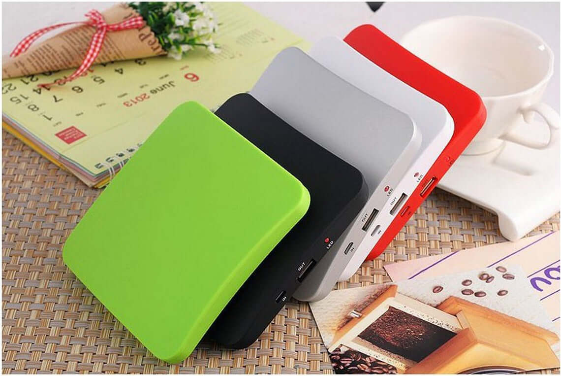 CUTTING-EDGE TECHNOLOGY Solar-Powered Suction Cup Portable Power Bank