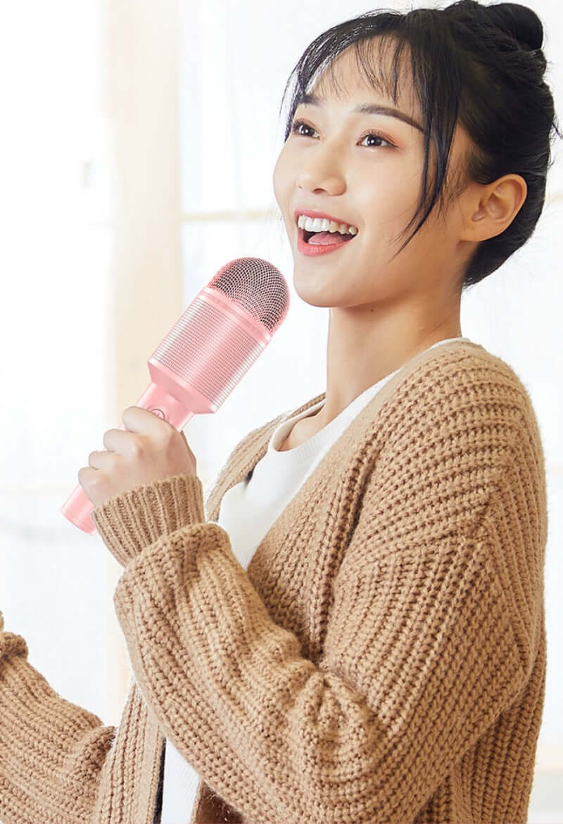 CUTTING-EDGE TECHNOLOGY Wireless Bluetooth Karaoke Microphone