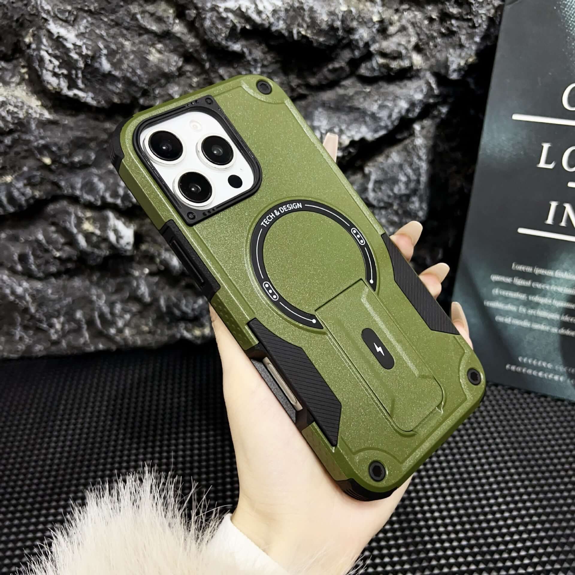 CUTTING-EDGE TECHNOLOGY drop-resistant protective phone case with bracket compatibility