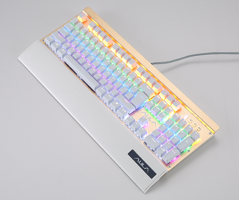 CUTTING-EDGE TECHNOLOGY Wolf Spider Defender RGB Mechanical Gaming Keyboard